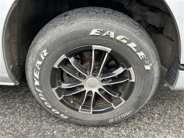 ハイエースバン ロングDX GLパッケージ 4WD 純正オーディオ 社外ポータブルナビ ワンセグTV キーレス×2 バックカメラ ビルトインETC オートライト フォグランプ 横滑り防止装置 インテリジェントアラウンドビューモニター(8枚目)