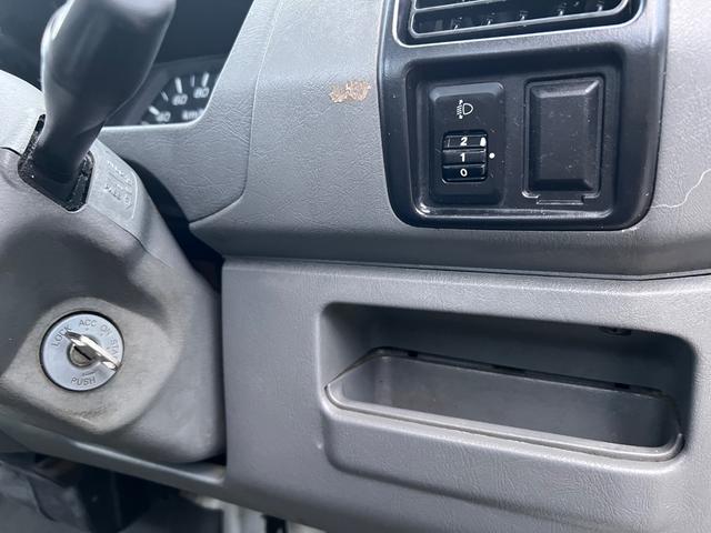 ミニキャブトラック Ｖタイプ　軽トラック　三方開　ＭＴ　エアコン（6枚目）