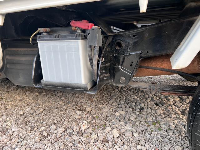 ミニキャブトラック Ｖタイプ　軽トラック　三方開　ＭＴ　エアコン（50枚目）