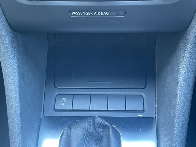 TSIトレンドラインブルーモーションテクノロジー 2012yモデル 純正ナビ(フルセグ/DVD/CD/Bluetooth) バックカメラ ETC ドアバイザー 15AW Fフォグライト(28枚目)