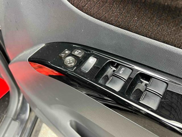 ルークス ハイウェイスター　両側スライド・片側電動　ナビ　ＴＶ　オートライト　ＨＩＤ　スマートキー　電動格納ミラー　ベンチシート　ＣＶＴ　盗難防止システム　ＡＢＳ　ＣＤ　アルミホイール　衝突安全ボディ　エアコン（11枚目）