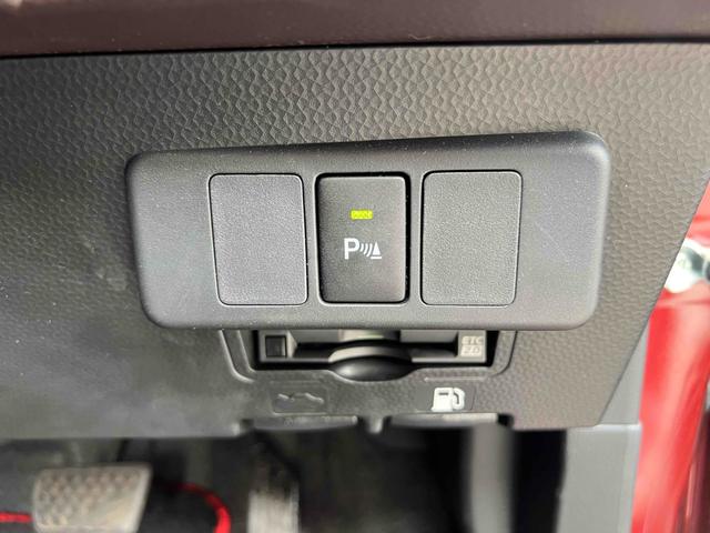 接触を未然に防ぐ、クリアランスソナー搭載です。車を守るためには必須のアイテムですね。