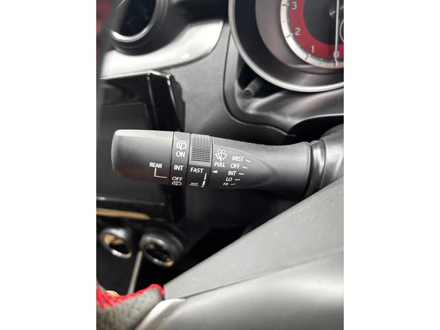 スイフトスポーツ ＺＣ３３Ｓ　ファイナルエディション　スイフトスポーツファイナルエディション特別仕様　ＭＴ６　ワンオーナー　禁煙車　オートクルーズコントロール　レーンアシスト　ブラック２トンルーフ　ＬＥＤヘッドランプ　アルミホイール　スマートキー（12枚目）