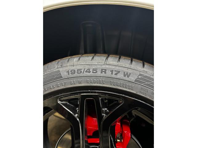 スイフトスポーツ ＺＣ３３Ｓ　ファイナルエディション　スイフトスポーツファイナルエディション特別仕様　ＭＴ６　ワンオーナー　禁煙車　オートクルーズコントロール　レーンアシスト　ブラック２トンルーフ　ＬＥＤヘッドランプ　アルミホイール　スマートキー（56枚目）