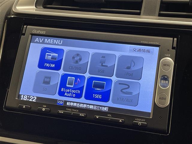 Ｆパッケージ　純正メモリナビ　ＣＤ　ＤＶＤ　ＳＤ　ＢＴ　ワンセグＴＶ　衝突軽減ブレーキ　ドライブレコーダー　プッシュスタート　ウィンカーミラー　アイドリングストップ　横滑り防止　スマートキー　ＥＴＣ(3枚目)