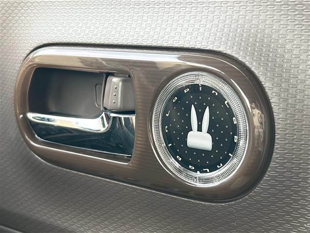 アルトラパンショコラ Ｘ　４ＷＤ／純正オーディオ／ＣＤ／ＦＭ／ＡＭ／Ｄ席シートヒーター／オートライト／ＨＩＤヘッドライト／純正ドアバイザー／純正フロアマット／スマートキー／ショコラ専用白ホイール（3枚目）