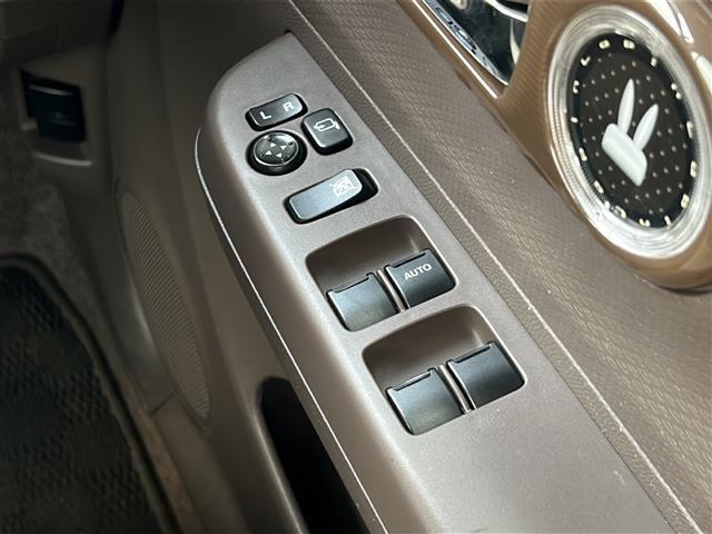 アルトラパンショコラ Ｘ　４ＷＤ／純正オーディオ／ＣＤ／ＦＭ／ＡＭ／Ｄ席シートヒーター／オートライト／ＨＩＤヘッドライト／純正ドアバイザー／純正フロアマット／スマートキー／ショコラ専用白ホイール（4枚目）