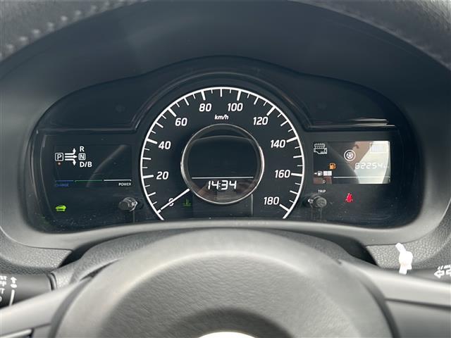 ノート e-パワー メダリスト ワンオーナー エマージェンシーブレーキ アラウンドビューモニター デジタルインナーミラー オーディオ USB ETC LEDヘッドライト オートライト レーンキープ ハーフレザーシート スマートキー(9枚目)