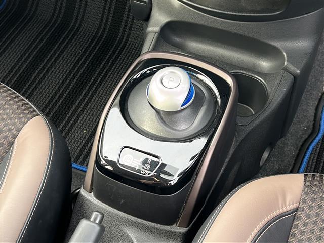 ノート e-パワー メダリスト ワンオーナー エマージェンシーブレーキ アラウンドビューモニター デジタルインナーミラー オーディオ USB ETC LEDヘッドライト オートライト レーンキープ ハーフレザーシート スマートキー(10枚目)