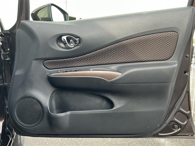 ノート e-パワー メダリスト ワンオーナー エマージェンシーブレーキ アラウンドビューモニター デジタルインナーミラー オーディオ USB ETC LEDヘッドライト オートライト レーンキープ ハーフレザーシート スマートキー(20枚目)