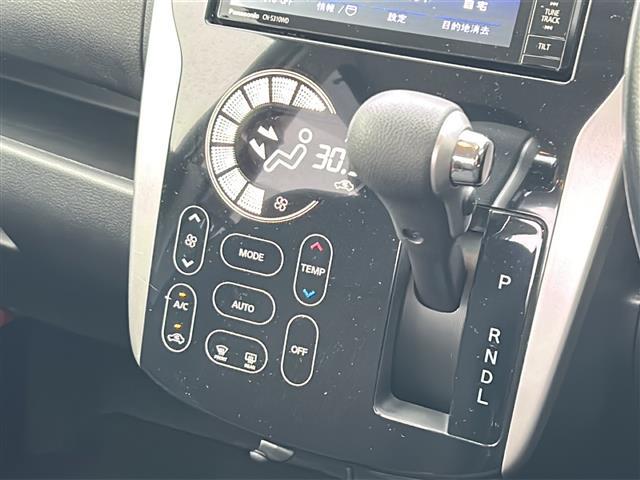 eKカスタム G SDナビ バックC フルセグ BT ETC スマートキー スペアキー D席シートヒーター 電格ミラー 純正ドアバイザー 純正フロアマット 黒革巻きステアリング HID 社外冬タイヤ付14インチAW車載(16枚目)