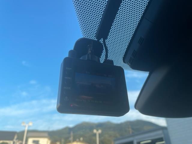 プリウス S バックカメラ 4WD LEDヘッドライト 純正ホイール Bluetooth ドライブレコーダー ETC 純正ナビ クルコン 純正フロアマット オートライト ドアバイザー 電格ミラー 盗難防止センサー(7枚目)