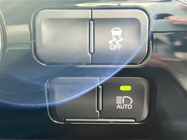 プリウス S バックカメラ 4WD LEDヘッドライト 純正ホイール Bluetooth ドライブレコーダー ETC 純正ナビ クルコン 純正フロアマット オートライト ドアバイザー 電格ミラー 盗難防止センサー(13枚目)
