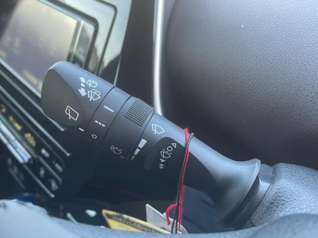 プリウス S バックカメラ 4WD LEDヘッドライト 純正ホイール Bluetooth ドライブレコーダー ETC 純正ナビ クルコン 純正フロアマット オートライト ドアバイザー 電格ミラー 盗難防止センサー(15枚目)