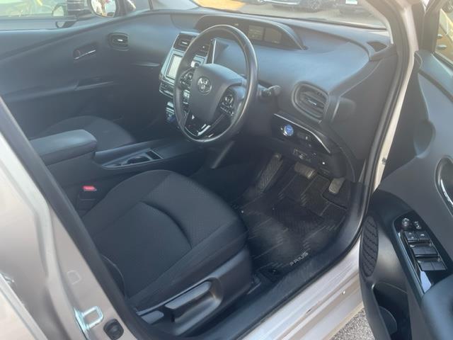 プリウス S バックカメラ 4WD LEDヘッドライト 純正ホイール Bluetooth ドライブレコーダー ETC 純正ナビ クルコン 純正フロアマット オートライト ドアバイザー 電格ミラー 盗難防止センサー(23枚目)