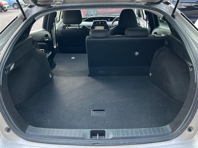 プリウス S バックカメラ 4WD LEDヘッドライト 純正ホイール Bluetooth ドライブレコーダー ETC 純正ナビ クルコン 純正フロアマット オートライト ドアバイザー 電格ミラー 盗難防止センサー(28枚目)