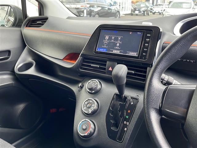 シエンタ Ｘ　４ＷＤ　純正ナビ　フルセグＴＶ　Ｂｌｕｅｔｏｏｔｈ　バックカメラ　左側パワースライドドア　ドライブレコーダー　社外アルミホイール　３列目シート　横滑り防止　フロアマット　ドアバイザー　ワイパーデアイサ（18枚目）