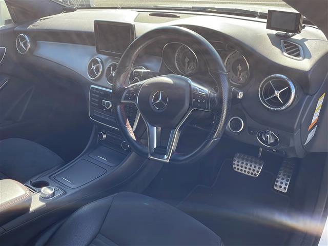 CLAクラス CLA180 AMGライン AMG 純ナビ フルセグTV BT BSM D席Pシート 前後Pセンサー シートメモリ 追従クルコン レーンキープ ECOモード ステリモ 電子P 純正フロアマット 黒革巻ステアリング リモコンキー(21枚目)