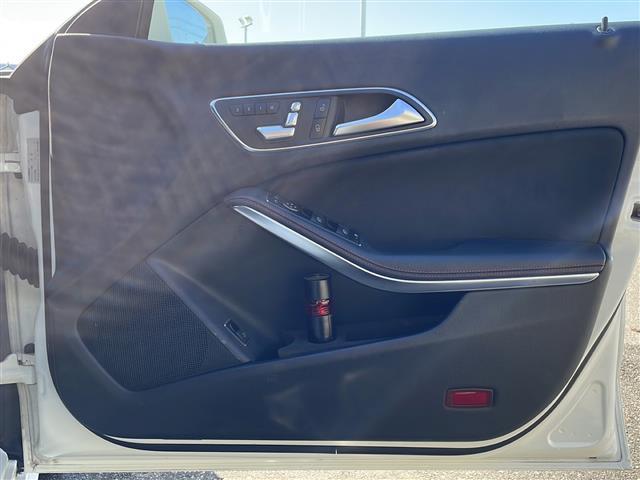 CLAクラス CLA180 AMGライン AMG 純ナビ フルセグTV BT BSM D席Pシート 前後Pセンサー シートメモリ 追従クルコン レーンキープ ECOモード ステリモ 電子P 純正フロアマット 黒革巻ステアリング リモコンキー(25枚目)