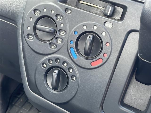 タウンエーストラック DX Xエディション 4WD2WD切替有 オートマシフト ナビ フルセグTV Bluetooth CDDVD再生 現状冬タイヤ 夏タイヤ別積有 リモコンキー 荷台ゴムマット ゴムフロアマット バックフォグ エアコン(9枚目)