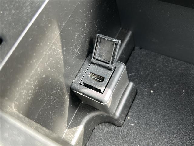 プリウス G 4WD 寒冷地仕様 純正ナビ フルセグTV Bluetooth バックカメラ トヨタセーフティセンス 前席シートヒーター レーダークルーズ クリアランスソナー LEDヘッドライト スマートキー(19枚目)