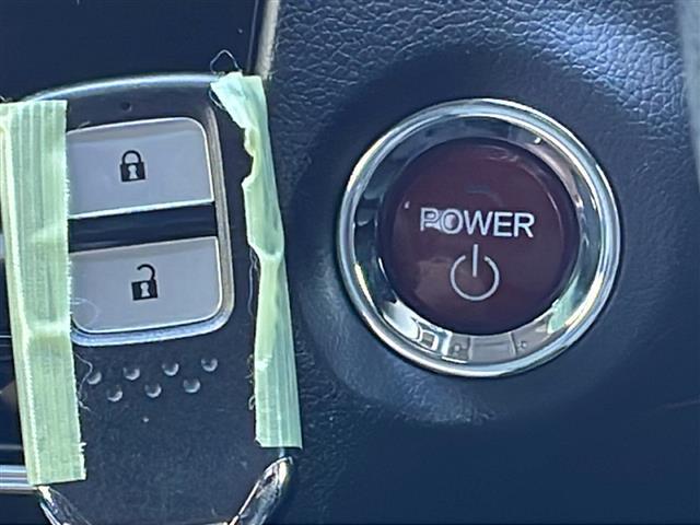 シャトル ハイブリッドＸ　４ＷＤ　ナビ　フルセグＴＶ　シティブレーキ　クルーズコントロール　ＥＴＣ　パドルシフト　ハーフレザーシート　革巻きステアリング　オートライト　フォグランプ　社外アルミホイール　横滑り防止　スマートキー（8枚目）