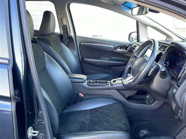 シャトル ハイブリッドＸ　４ＷＤ　ナビ　フルセグＴＶ　シティブレーキ　クルーズコントロール　ＥＴＣ　パドルシフト　ハーフレザーシート　革巻きステアリング　オートライト　フォグランプ　社外アルミホイール　横滑り防止　スマートキー（14枚目）