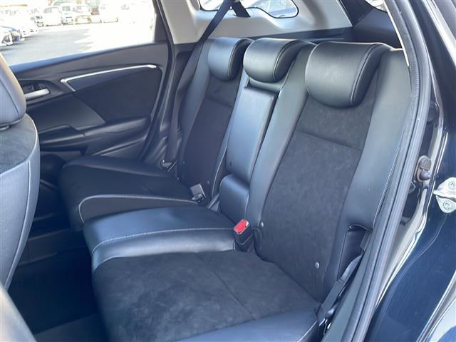 シャトル ハイブリッドＸ　４ＷＤ　ナビ　フルセグＴＶ　シティブレーキ　クルーズコントロール　ＥＴＣ　パドルシフト　ハーフレザーシート　革巻きステアリング　オートライト　フォグランプ　社外アルミホイール　横滑り防止　スマートキー（17枚目）