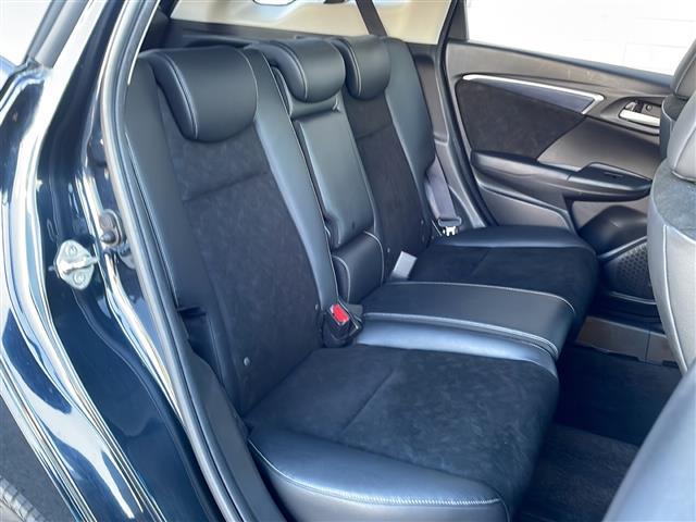 シャトル ハイブリッドＸ　４ＷＤ　ナビ　フルセグＴＶ　シティブレーキ　クルーズコントロール　ＥＴＣ　パドルシフト　ハーフレザーシート　革巻きステアリング　オートライト　フォグランプ　社外アルミホイール　横滑り防止　スマートキー（19枚目）