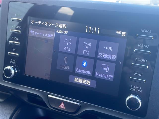 ヤリス Ｘ　４ＷＤ　寒冷地仕様　純正ナビ　ｂｌｕｅｔｏｏｔｈ　バックカメラ　衝突被害軽減ブレーキ　クルーズコントロール追従有　コーナーセンサー　ＥＴＣ　レーンキープアシスト　純正フロアマット　スマートキー（4枚目）