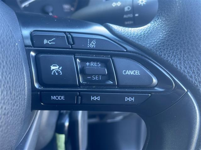 ヤリス Ｘ　４ＷＤ　寒冷地仕様　純正ナビ　ｂｌｕｅｔｏｏｔｈ　バックカメラ　衝突被害軽減ブレーキ　クルーズコントロール追従有　コーナーセンサー　ＥＴＣ　レーンキープアシスト　純正フロアマット　スマートキー（7枚目）