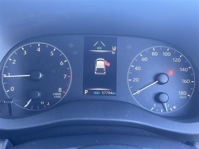 ヤリス Ｘ　４ＷＤ　寒冷地仕様　純正ナビ　ｂｌｕｅｔｏｏｔｈ　バックカメラ　衝突被害軽減ブレーキ　クルーズコントロール追従有　コーナーセンサー　ＥＴＣ　レーンキープアシスト　純正フロアマット　スマートキー（9枚目）