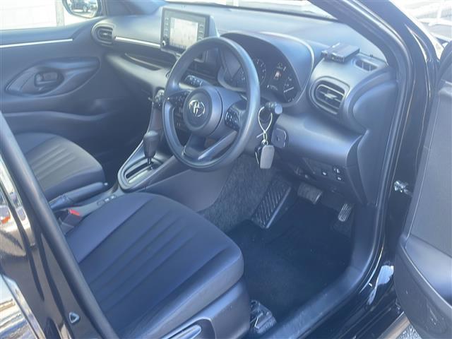 ヤリス Ｘ　４ＷＤ　寒冷地仕様　純正ナビ　ｂｌｕｅｔｏｏｔｈ　バックカメラ　衝突被害軽減ブレーキ　クルーズコントロール追従有　コーナーセンサー　ＥＴＣ　レーンキープアシスト　純正フロアマット　スマートキー（19枚目）