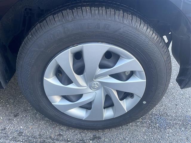 ヤリス Ｘ　４ＷＤ　寒冷地仕様　純正ナビ　ｂｌｕｅｔｏｏｔｈ　バックカメラ　衝突被害軽減ブレーキ　クルーズコントロール追従有　コーナーセンサー　ＥＴＣ　レーンキープアシスト　純正フロアマット　スマートキー（31枚目）