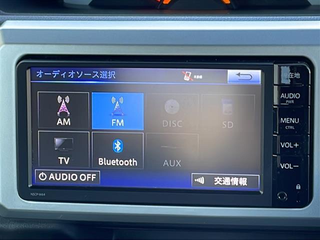 ピクシスメガ Ｌ　４ＷＤ　純正ナビ　ワンセグＴＶ　Ｂｌｕｅｔｏｏｔｈ　左側パワースライドドア　シートヒーター　オートライト　ＨＩＤライト　横滑防止　社外アルミホイール　スマートキー　フロアマット　ドアバイザースペアキー（4枚目）