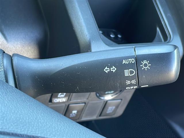 ピクシスメガ Ｌ　４ＷＤ　純正ナビ　ワンセグＴＶ　Ｂｌｕｅｔｏｏｔｈ　左側パワースライドドア　シートヒーター　オートライト　ＨＩＤライト　横滑防止　社外アルミホイール　スマートキー　フロアマット　ドアバイザースペアキー（8枚目）