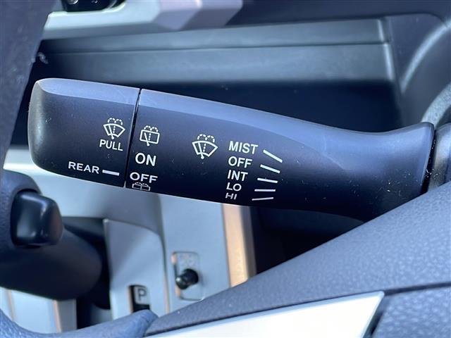 ピクシスメガ Ｌ　４ＷＤ　純正ナビ　ワンセグＴＶ　Ｂｌｕｅｔｏｏｔｈ　左側パワースライドドア　シートヒーター　オートライト　ＨＩＤライト　横滑防止　社外アルミホイール　スマートキー　フロアマット　ドアバイザースペアキー（9枚目）