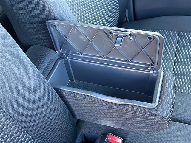 ピクシスメガ Ｌ　４ＷＤ　純正ナビ　ワンセグＴＶ　Ｂｌｕｅｔｏｏｔｈ　左側パワースライドドア　シートヒーター　オートライト　ＨＩＤライト　横滑防止　社外アルミホイール　スマートキー　フロアマット　ドアバイザースペアキー（14枚目）