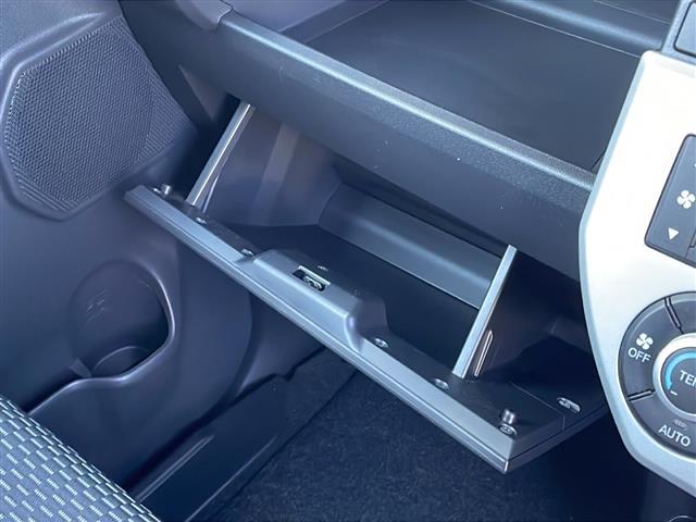 ピクシスメガ Ｌ　４ＷＤ　純正ナビ　ワンセグＴＶ　Ｂｌｕｅｔｏｏｔｈ　左側パワースライドドア　シートヒーター　オートライト　ＨＩＤライト　横滑防止　社外アルミホイール　スマートキー　フロアマット　ドアバイザースペアキー（15枚目）