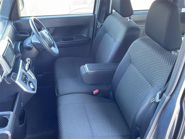 ピクシスメガ Ｌ　４ＷＤ　純正ナビ　ワンセグＴＶ　Ｂｌｕｅｔｏｏｔｈ　左側パワースライドドア　シートヒーター　オートライト　ＨＩＤライト　横滑防止　社外アルミホイール　スマートキー　フロアマット　ドアバイザースペアキー（19枚目）