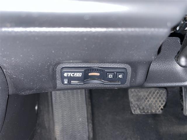 ヴェゼル ｅ：ＨＥＶ　Ｘ　４ＷＤ　純正ナビ　フルセグＴＶ　Ｂｌｕｅｔｏｏｔｈ　バックカメラ　ホンダセンシング　ＬＥＤヘッドライト　フォグランプ　オートライト　シートヒーター　ワイヤレス充電　ＥＴＣ２．０　オートライト　スマキー（10枚目）