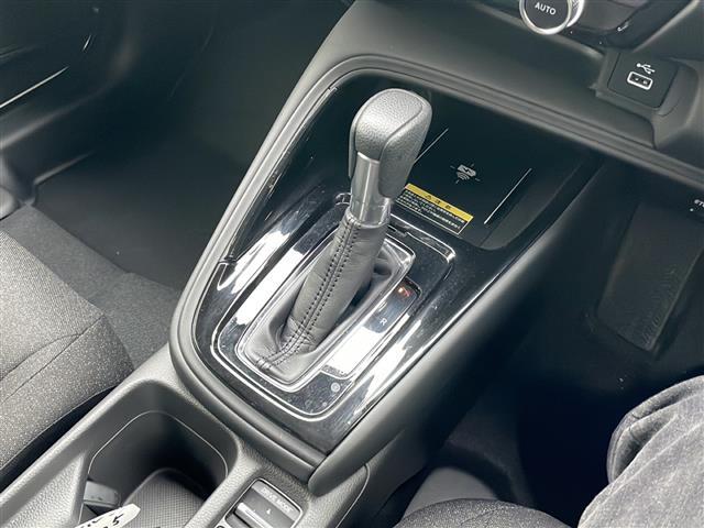 ヴェゼル ｅ：ＨＥＶ　Ｘ　４ＷＤ　純正ナビ　フルセグＴＶ　Ｂｌｕｅｔｏｏｔｈ　バックカメラ　ホンダセンシング　ＬＥＤヘッドライト　フォグランプ　オートライト　シートヒーター　ワイヤレス充電　ＥＴＣ２．０　オートライト　スマキー（13枚目）