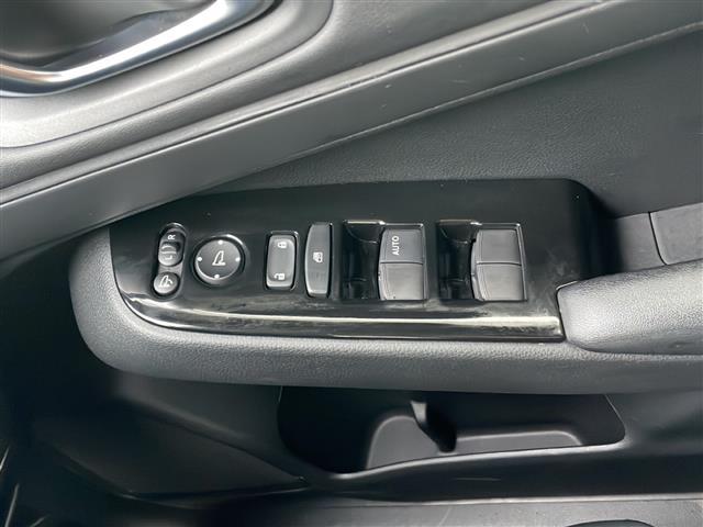 ヴェゼル ｅ：ＨＥＶ　Ｘ　４ＷＤ　純正ナビ　フルセグＴＶ　Ｂｌｕｅｔｏｏｔｈ　バックカメラ　ホンダセンシング　ＬＥＤヘッドライト　フォグランプ　オートライト　シートヒーター　ワイヤレス充電　ＥＴＣ２．０　オートライト　スマキー（17枚目）