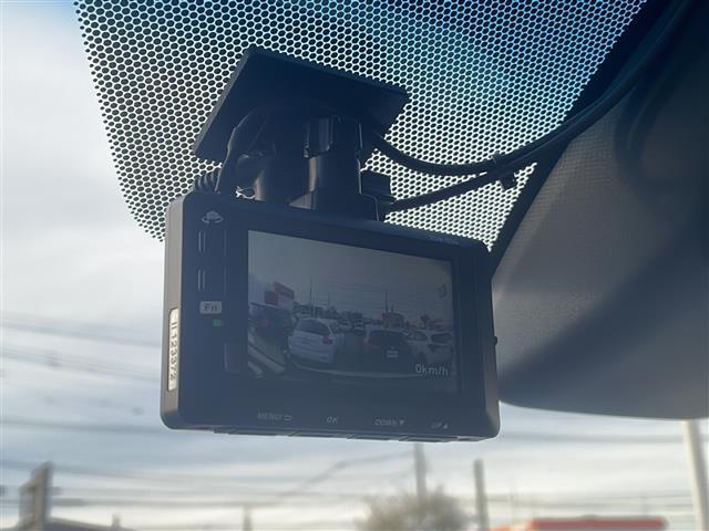 アルファード ２．５Ｘ　４ＷＤ　ワンオーナー　ＡＬＰＩＮＥナビ　フルセグＴＶ　Ｂｌｕｅｔｏｏｔｈ　Ｂカメラ　ＡＬＰＩＮＥフリップダウンモニター　両側パワースライドドア　クルコン　衝突軽減ブレーキ　ＥＴＣ　ドラレコ　スマキー（11枚目）