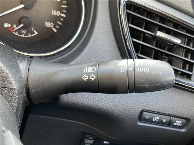 エクストレイル ２０Ｘｉ　２ＷＤ４ＷＤ切替有　純正１０型ナビ　フルセグＴＶ　Ｂｌｕｅｔｏｏｔｈ　全方位モニター　プロパイロット　衝突気軽減ブレーキ　パワーバックドア　前後シートヒーター　ＥＴＣ　レーンキープ　スマートキー（15枚目）