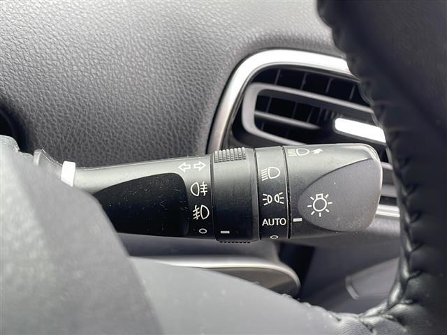プリウス Ａ　４ＷＤ　純正ナビ　フルセグＴＶ　Ｂｌｕｅｔｏｏｔｈ　バックカメラ　衝突被害軽減ブレーキ　オートクルーズ　バックソナー　ＨＵＤ　ＥＴＣ　ＬＥＤヘッドライト　オートライト　レーンキープ　スマートキー（13枚目）