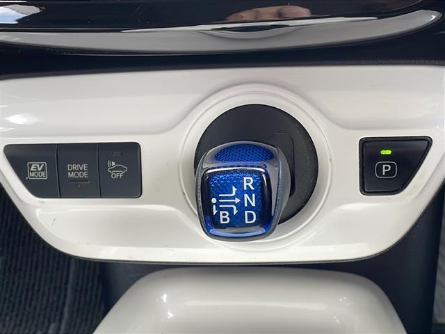 プリウス Ａ　４ＷＤ　純正ナビ　フルセグＴＶ　Ｂｌｕｅｔｏｏｔｈ　バックカメラ　衝突被害軽減ブレーキ　オートクルーズ　バックソナー　ＨＵＤ　ＥＴＣ　ＬＥＤヘッドライト　オートライト　レーンキープ　スマートキー（14枚目）