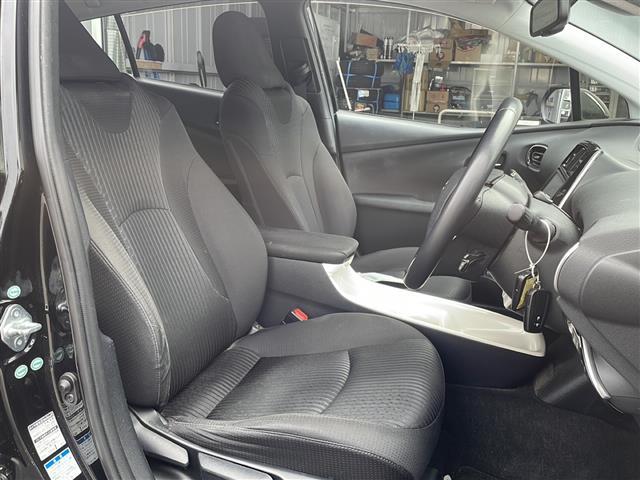 プリウス Ａ　４ＷＤ　純正ナビ　フルセグＴＶ　Ｂｌｕｅｔｏｏｔｈ　バックカメラ　衝突被害軽減ブレーキ　オートクルーズ　バックソナー　ＨＵＤ　ＥＴＣ　ＬＥＤヘッドライト　オートライト　レーンキープ　スマートキー（18枚目）