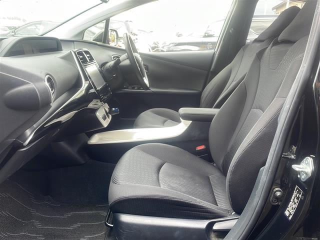 プリウス Ａ　４ＷＤ　純正ナビ　フルセグＴＶ　Ｂｌｕｅｔｏｏｔｈ　バックカメラ　衝突被害軽減ブレーキ　オートクルーズ　バックソナー　ＨＵＤ　ＥＴＣ　ＬＥＤヘッドライト　オートライト　レーンキープ　スマートキー（20枚目）