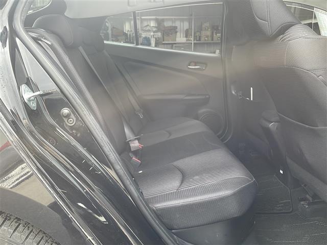 プリウス Ａ　４ＷＤ　純正ナビ　フルセグＴＶ　Ｂｌｕｅｔｏｏｔｈ　バックカメラ　衝突被害軽減ブレーキ　オートクルーズ　バックソナー　ＨＵＤ　ＥＴＣ　ＬＥＤヘッドライト　オートライト　レーンキープ　スマートキー（23枚目）